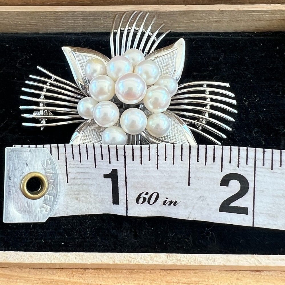 Vintage Japanese Brooch textured floral design with pearls Sterling Silver - Picture 3 of 4